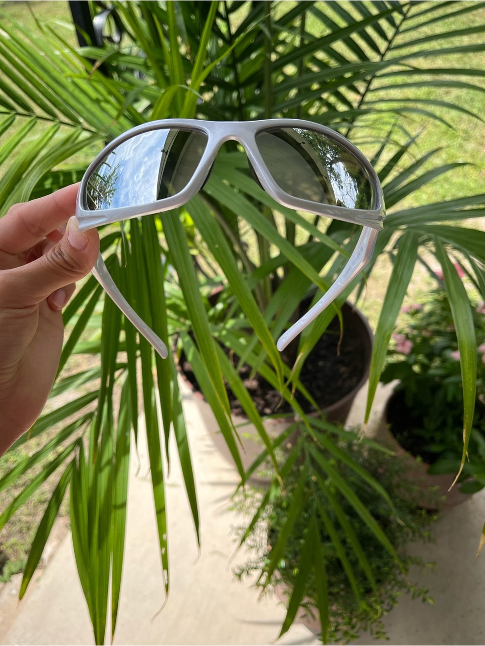 Silver Sport Sunglasses with Mirrored Lenses Gafas - Picture 3 of 3